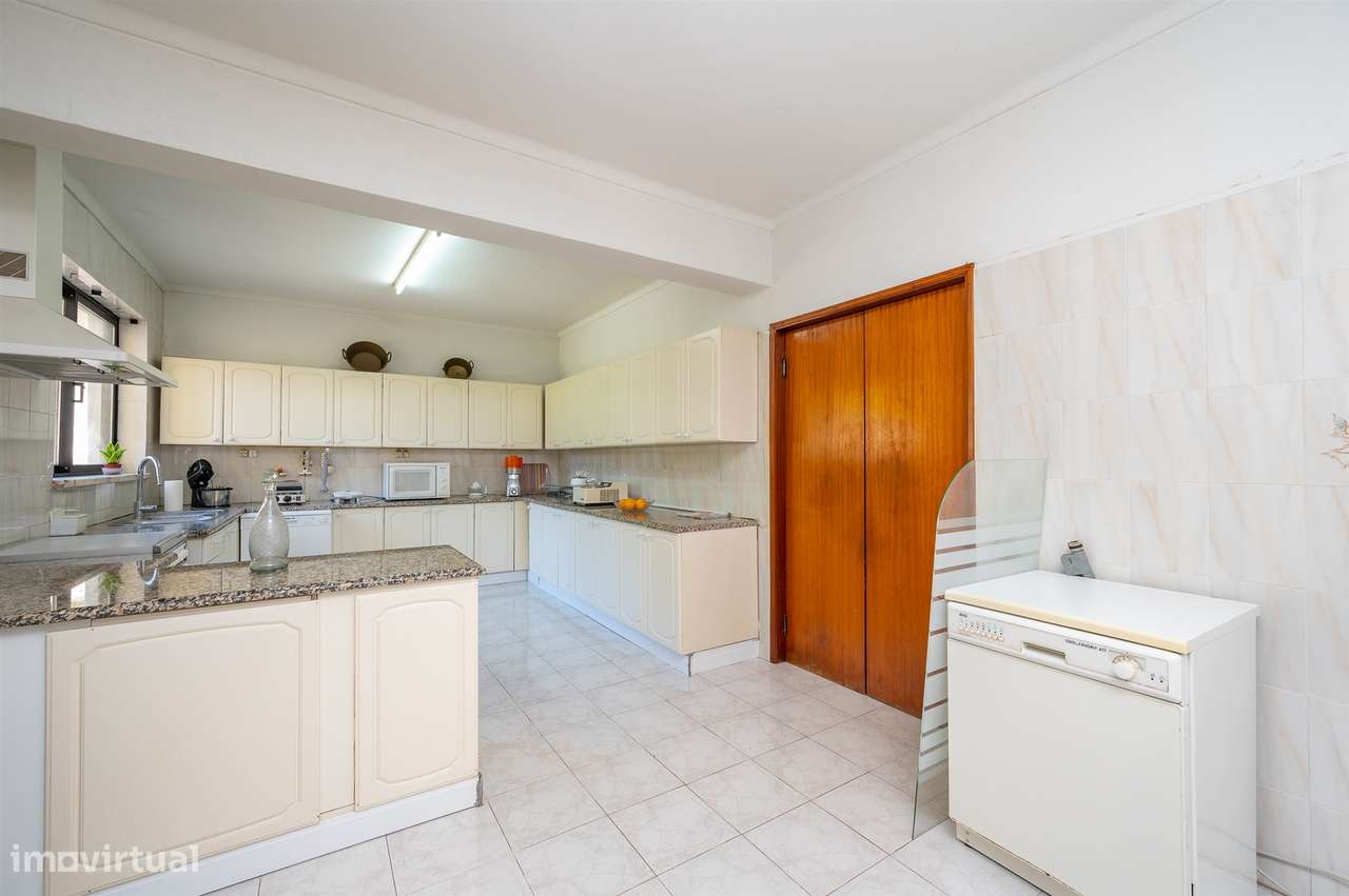 Moradia 10 assoalhadas com vista deslumbrante de Mar e de Serra.-12