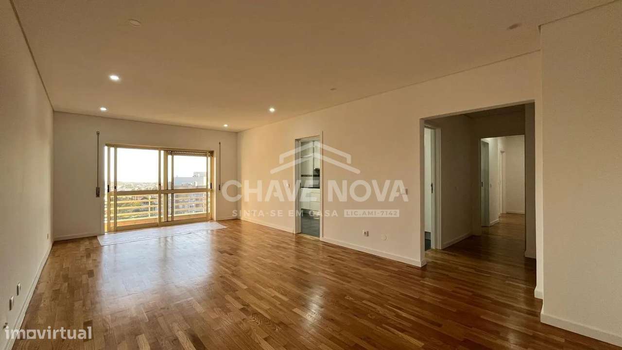 T2+1 Renovado c/ Varanda na Madalena - Grande imagem: 2/35