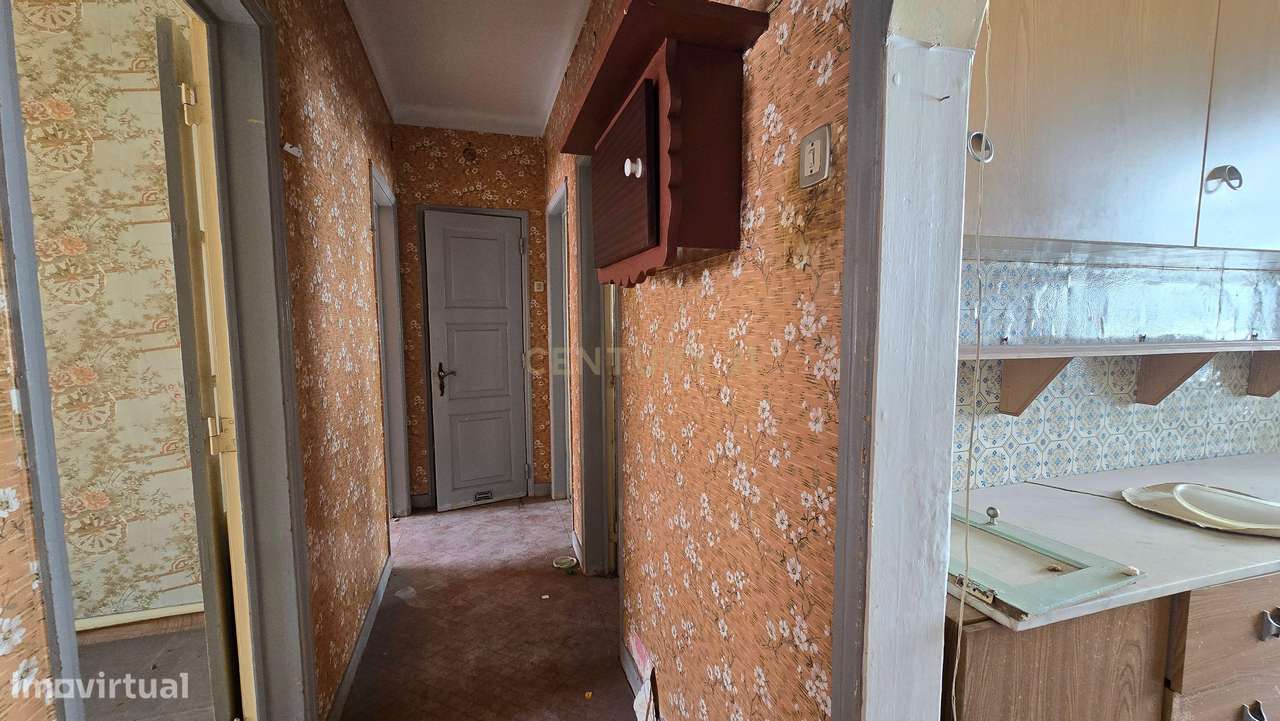 T2 com Sotão para reabilitação Falagueira, Amadora.-10