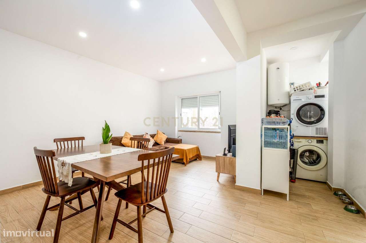 Apartamento T3, transformado em T2, completamente remodelado, no centr - Grande imagem: 2/19