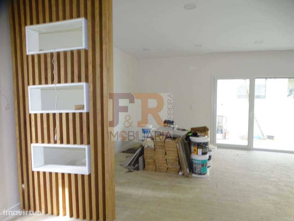 Moradia Isolada Térrea T4 com Garagem - Quinta do Anjo Palmela-6