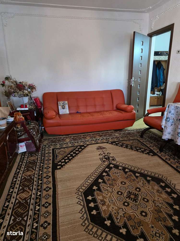 Apartament 3 camere decomandate, balcon și debara — fotografia 1