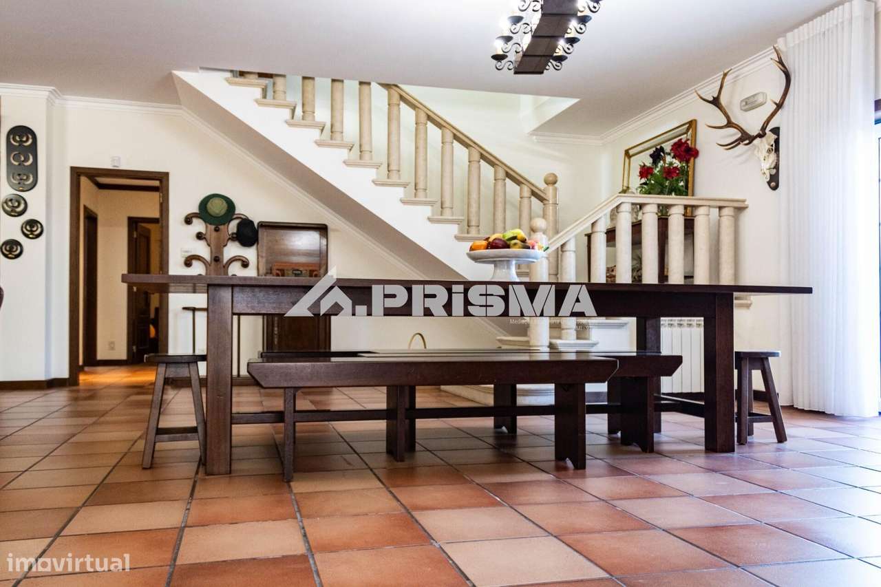 Moradia T5 para Venda em C. Branco-49