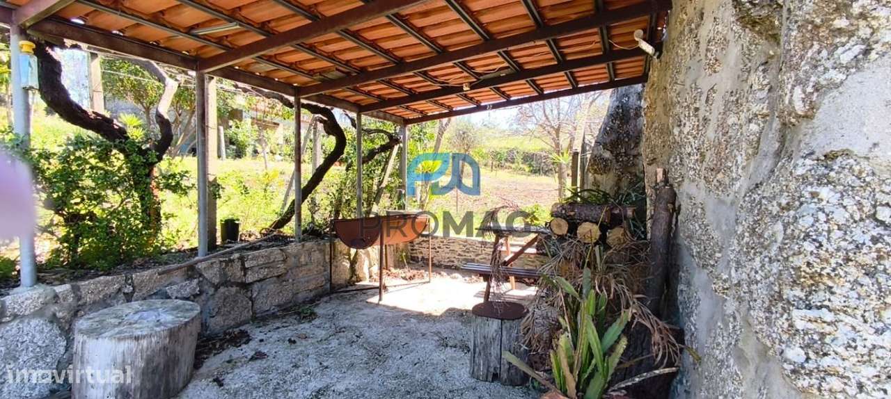 Quinta com 3 artigos urbanos, piscina e 9,4 ha em Resende-38