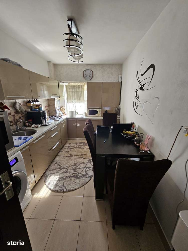 Vand apartament cu 2 camere decomandat-9