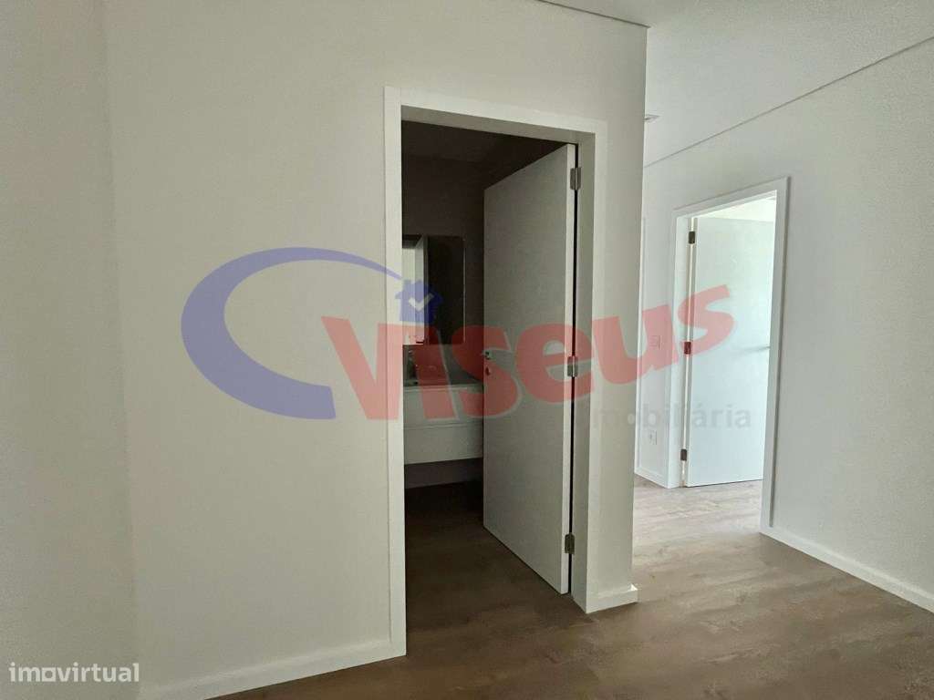 Apartamento T3 Penthouse Novo com Terraço e Varanda Coimbrões-9
