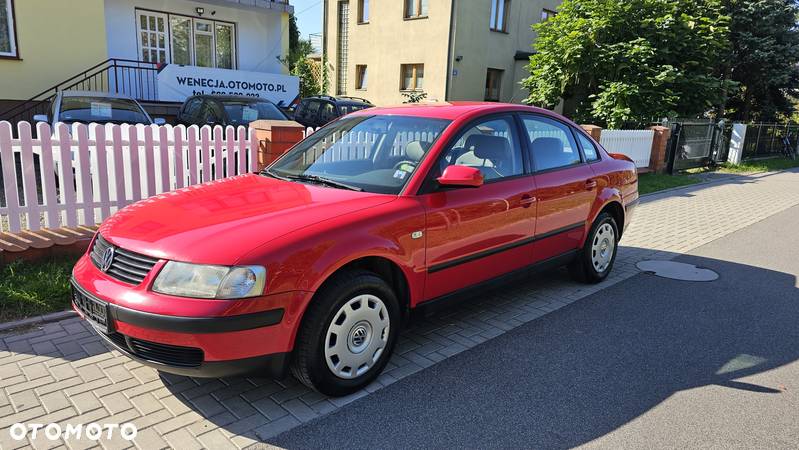 Volkswagen Passat 1.8 Comfortline - 1