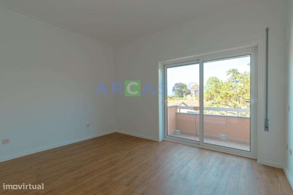 Apartamento T3 com garagem e varandas em Águas Santas, Maia-21