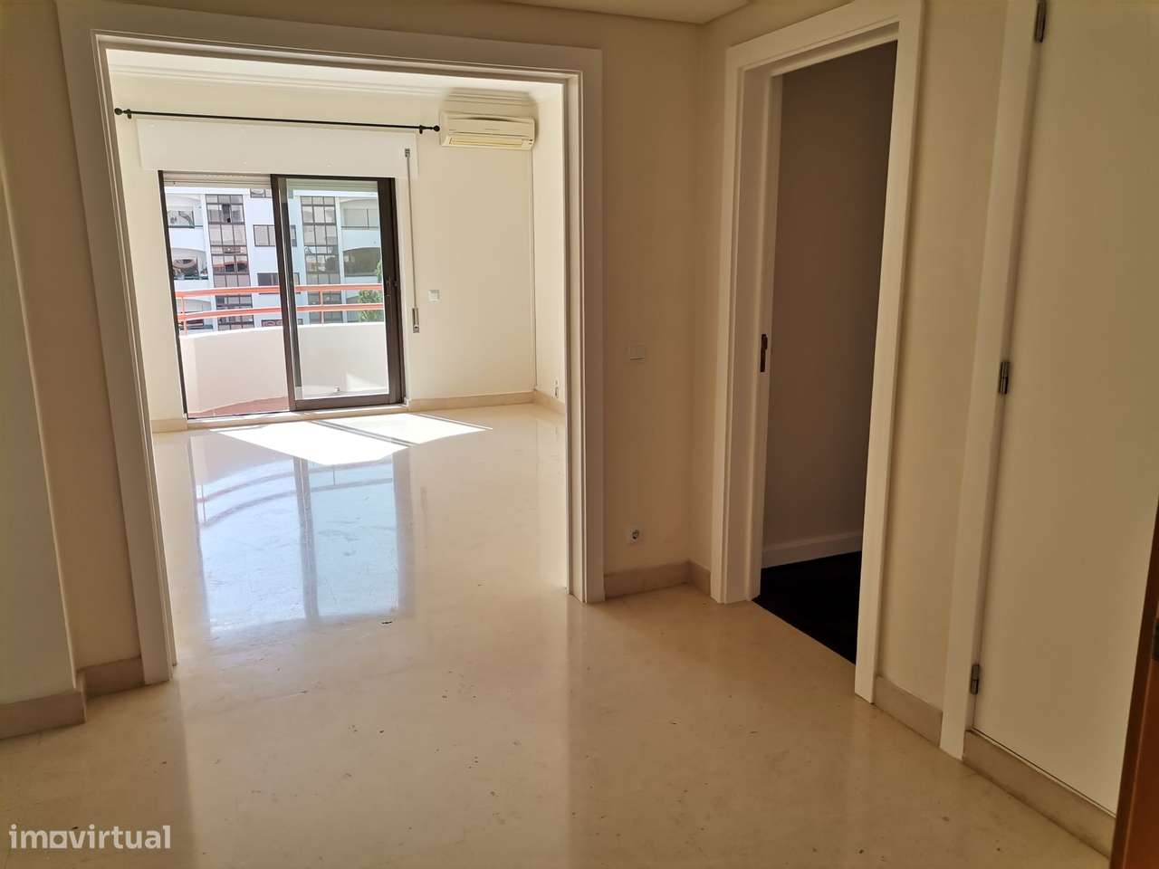 Apartamento T2 remodelado em Cascais com piscina - Grande imagem: 4/35