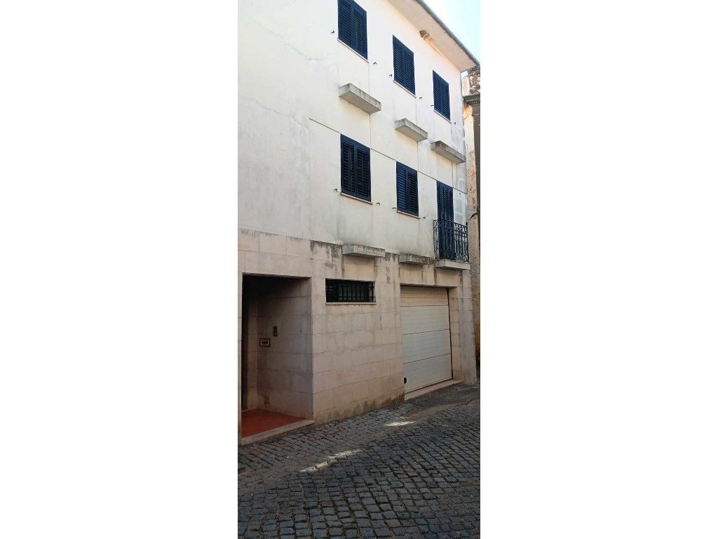 Moradia T4 - Pronta Habitar, com Garagem no centro da vila de Mação - Grande imagem: 2/51