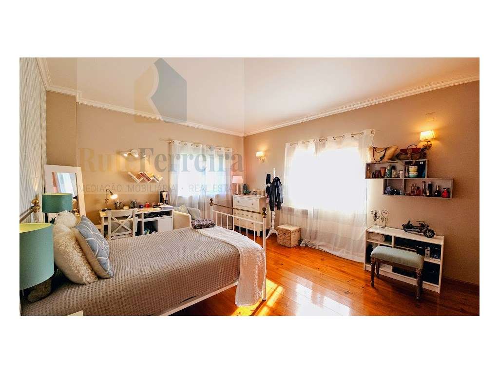 Moradia Isolada com amplo espaço exterior !!-29