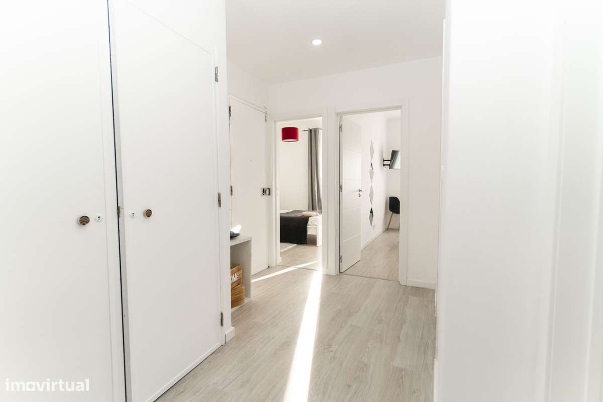 T2 totalmente renovado em frente à estação de comboio do Cacém - Grande imagem: 5/48