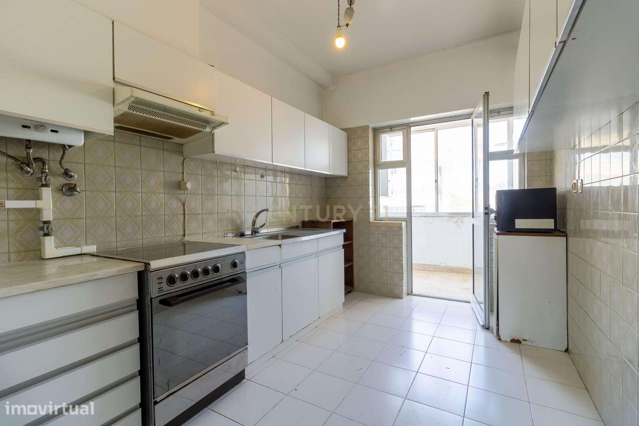 Miraflores | Luz, Espaço e Vistas Desafogadas para Criar uma Casa Únic-17
