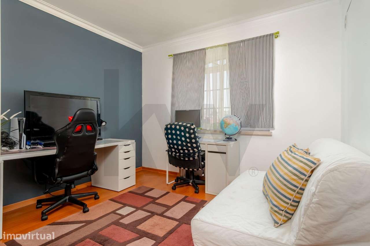 Moradia em Banda T4+1 com Jardim, Garagem e Sótão-39