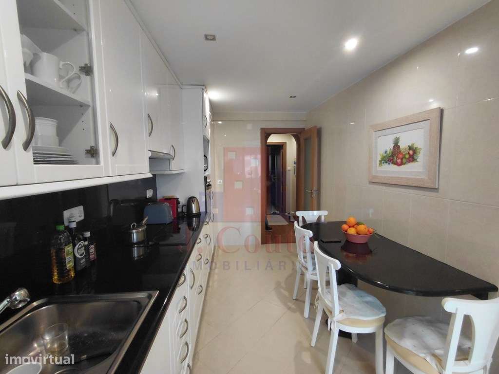 Apartamento T2 Junto à Praça da Fruta - Grande imagem: 4/25