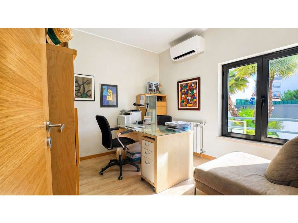 Moradia T4 com Piscina, Jardim e Garagem no Pinhal Novo - Excelente...-19