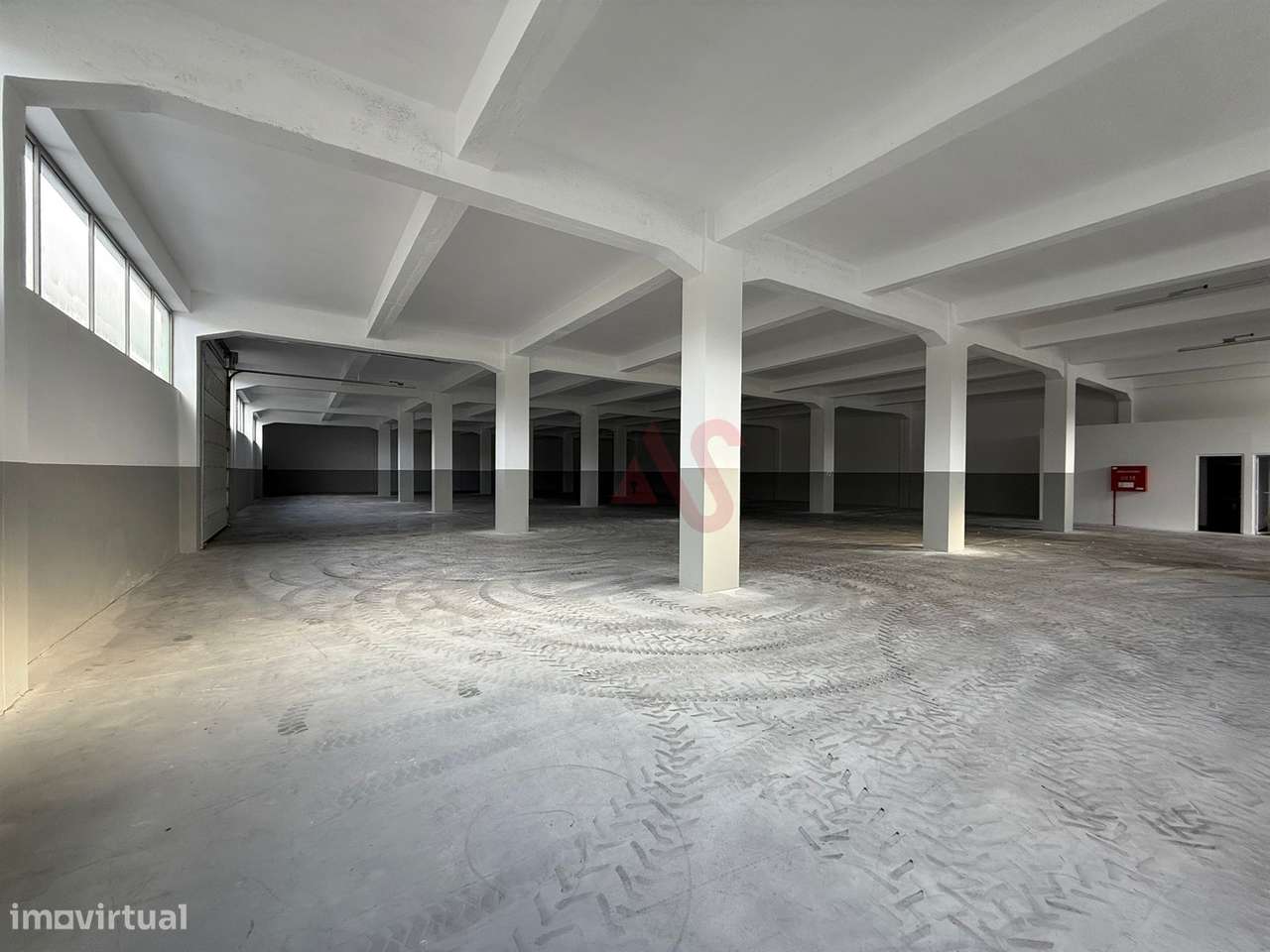 Pavilhão Industrial para arrendamento com 1.021 m2 Fermentões, Guimarã - Grande imagem: 1/12