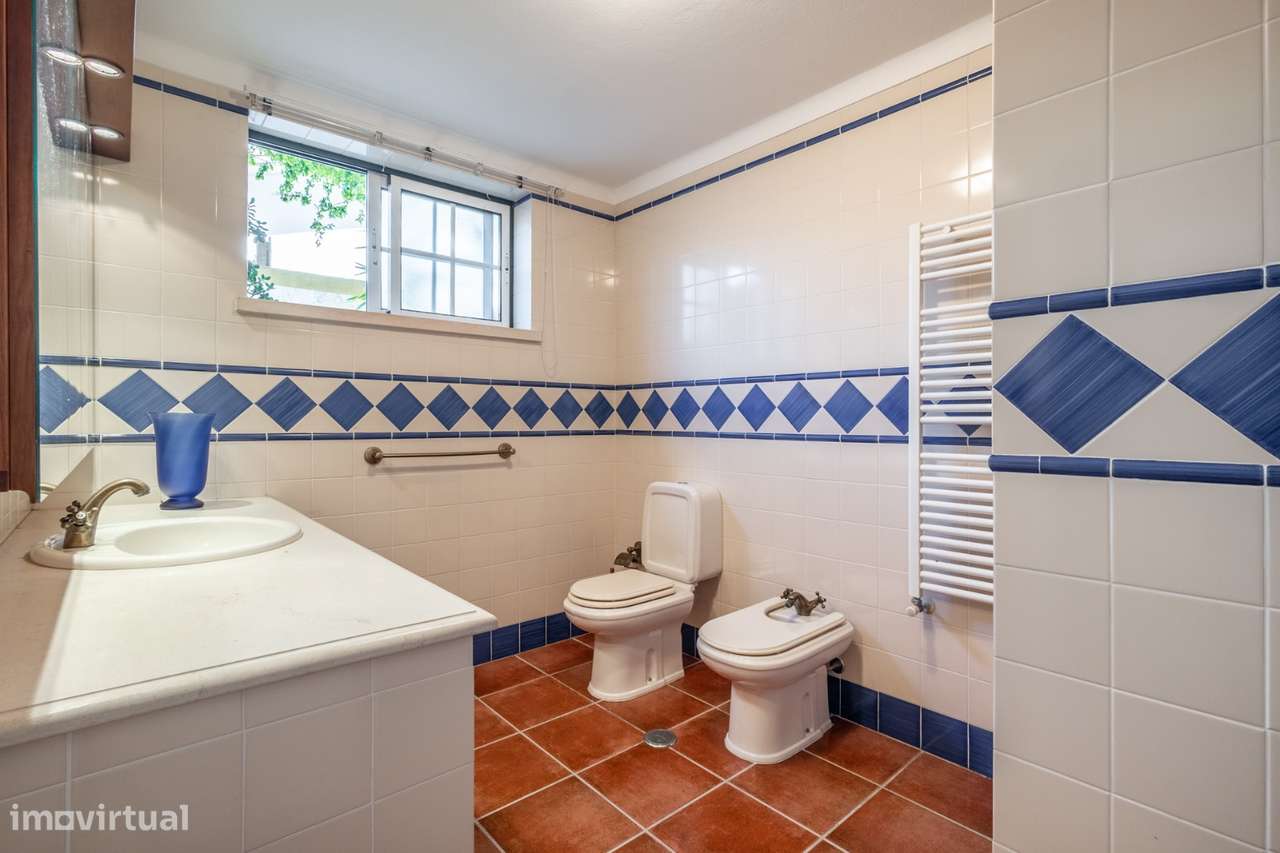 Luxuosa moradia, T5 com piscina e jardim em Pedrulheira-Marinha Grande-36