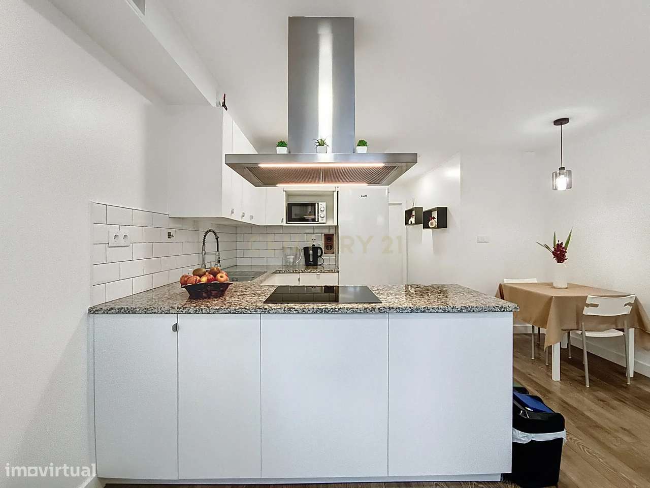 Moradia Moderna com Piscina + Apartamento Independente | Construção 20-48