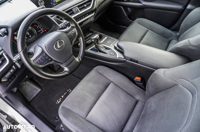 Lexus UX 250h 2.0L HEV 20H- (178 HP) 4X2 CVT Executive - 12