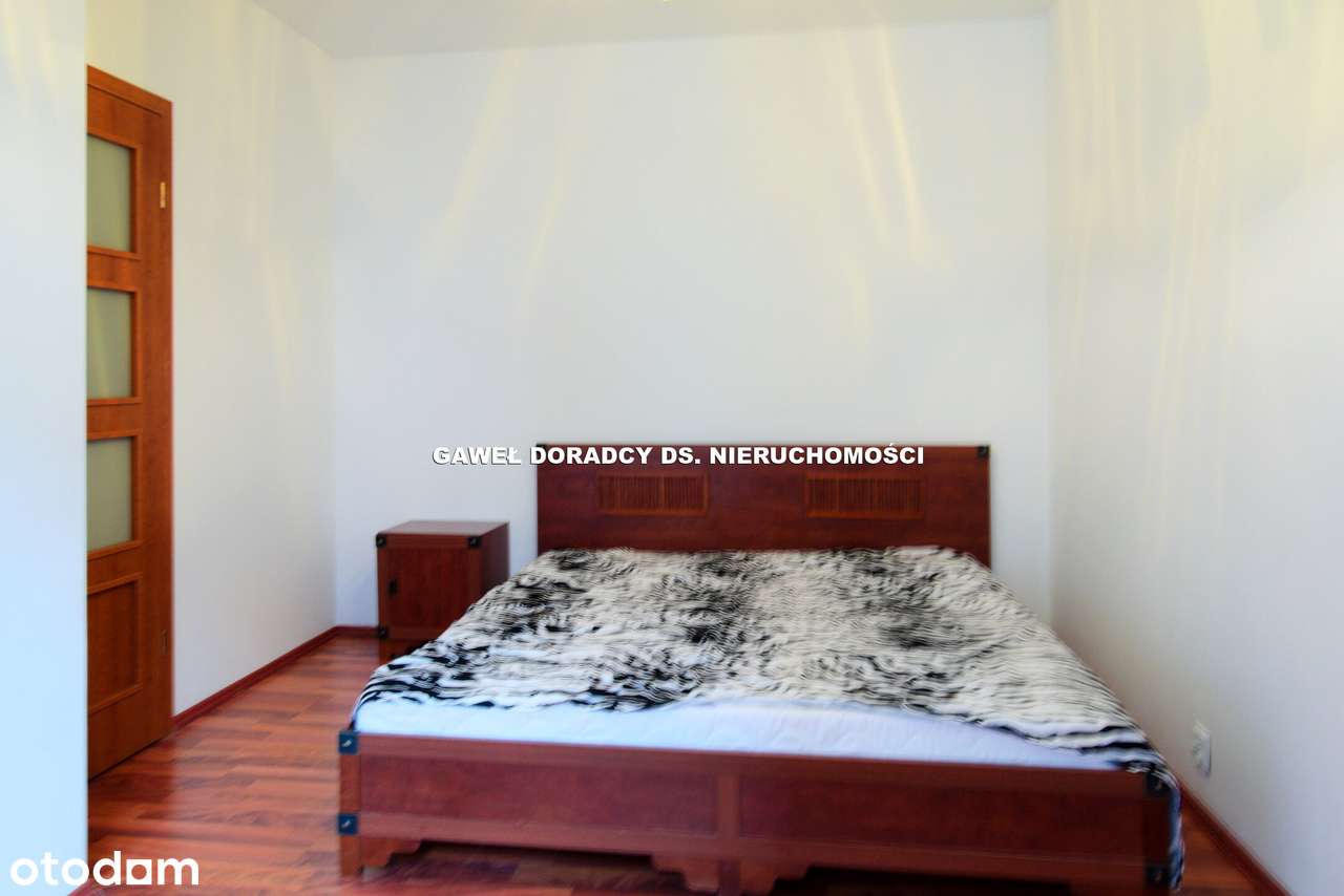 Nowoczesny budynek na Mokotowie.-4