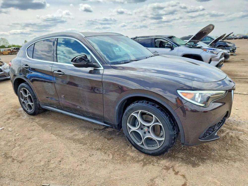 Alfa Romeo Stelvio 2.0 Turbo 16V AT8-Q4 Ti 2018