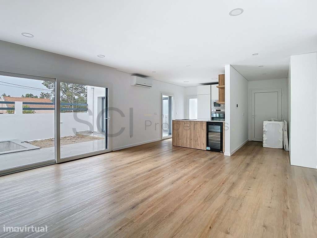 Moradia Térrea independente T3+1 com piscina em Fernão Ferro - Grande imagem: 3/41