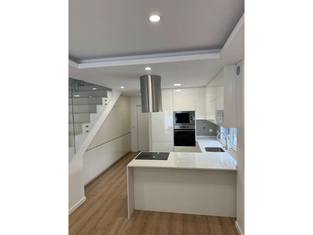 Moradia Estrear T 3 Duplex, excelente localização, e acabamentos-7
