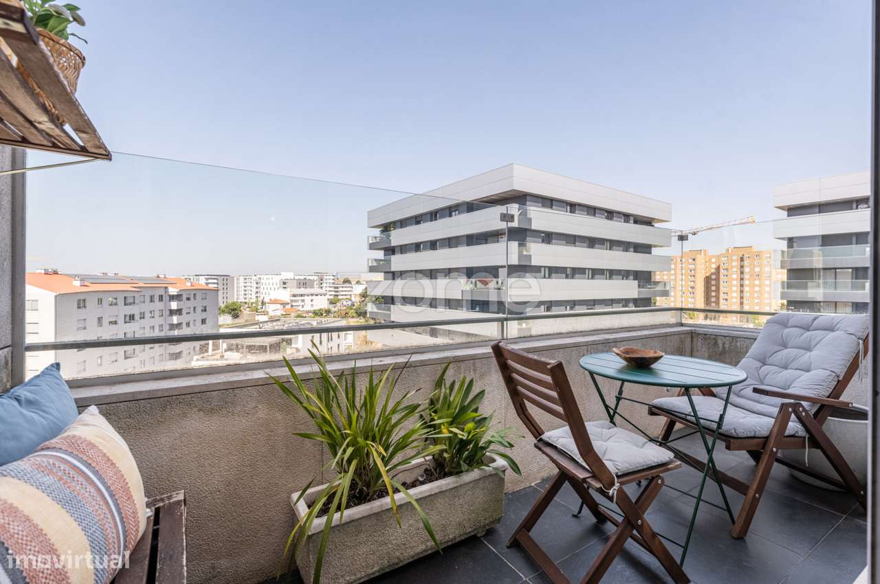 Apartamento T4 com varanda e 2 lugares de garagem na Prelada, Porto - Grande imagem: 4/36