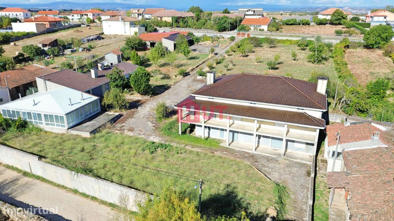Moradia V4 c/ Piscina Bragança Oportunidade!!!-7