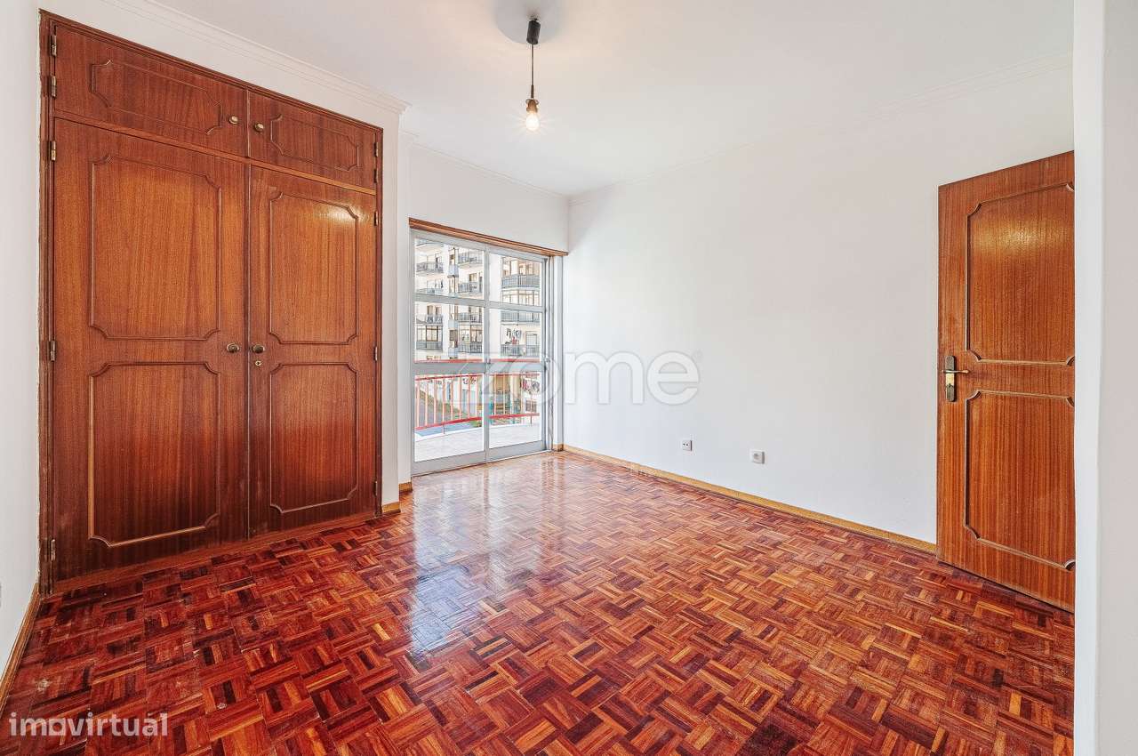 Apartamento T2 na Tapada das Mercês-16