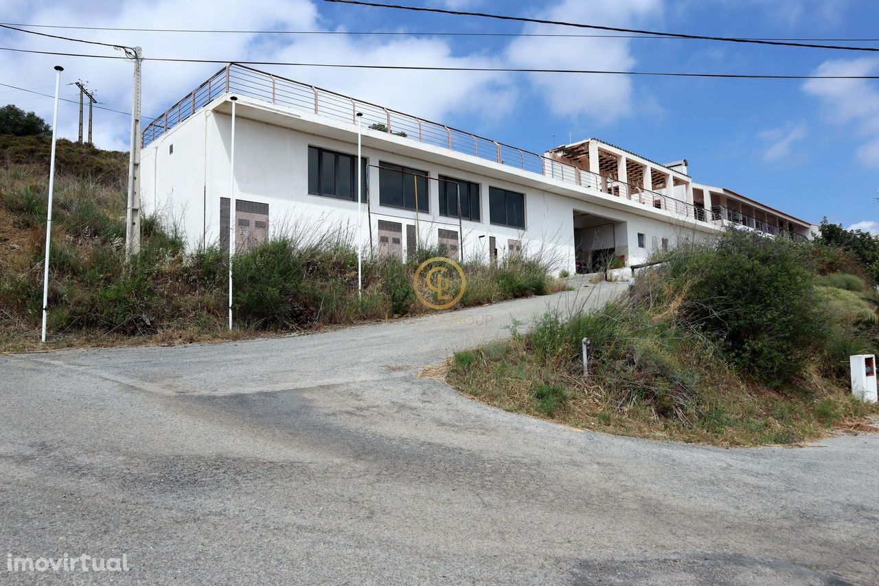 Hotel Rural de 4 pisos com 26 quartos, terraço panorâmico e piscina, s