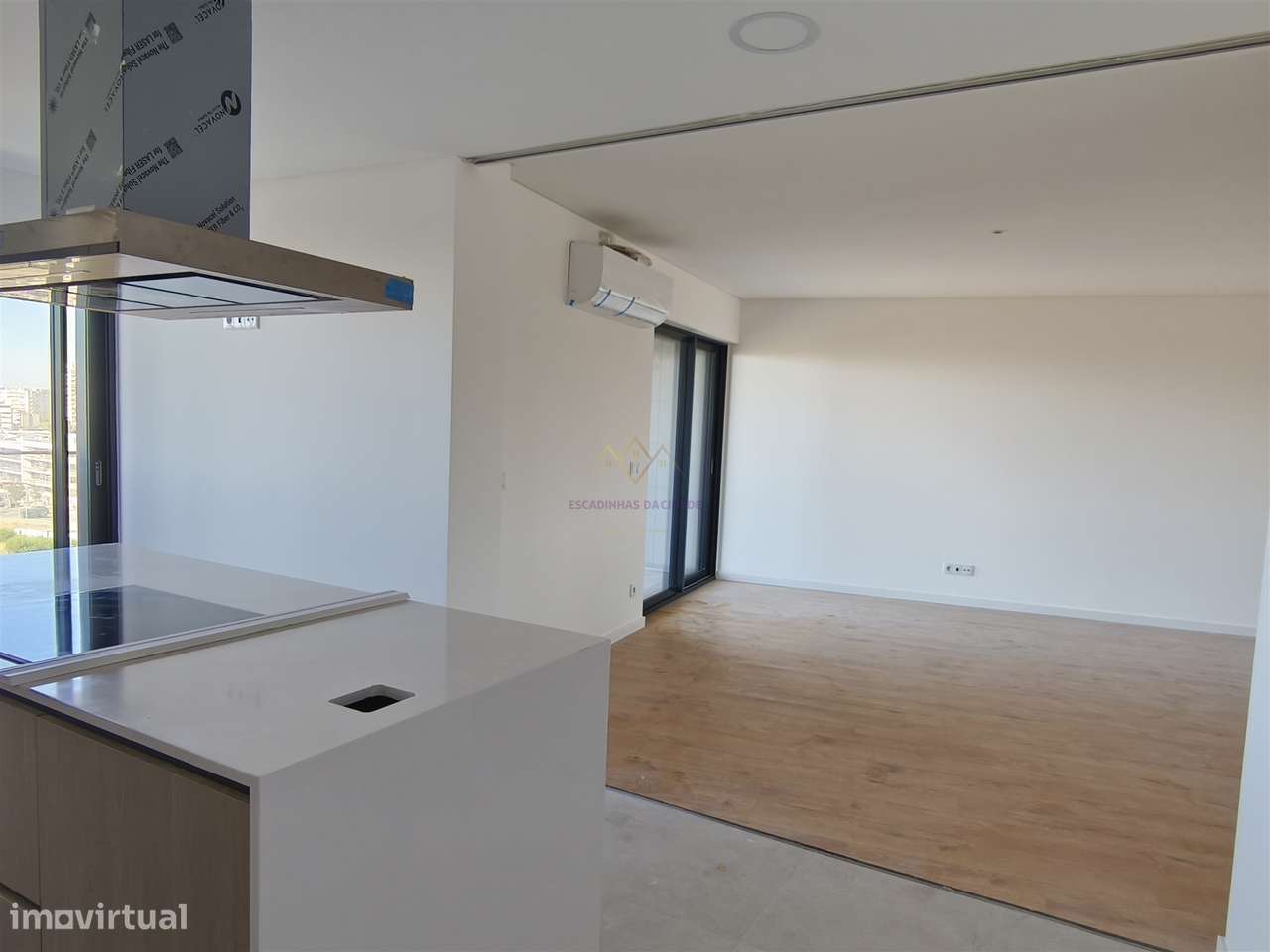 Penthouse T5 com varandas, 2 Garagens Box e Arrecadação, em Empreendim-11
