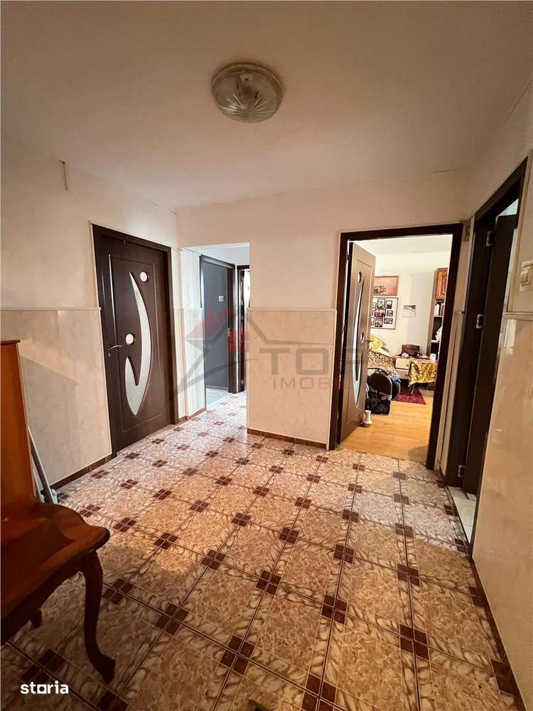 Apartament 3 Camere Decomandat - Gradinari - Imagine principală: 3/11