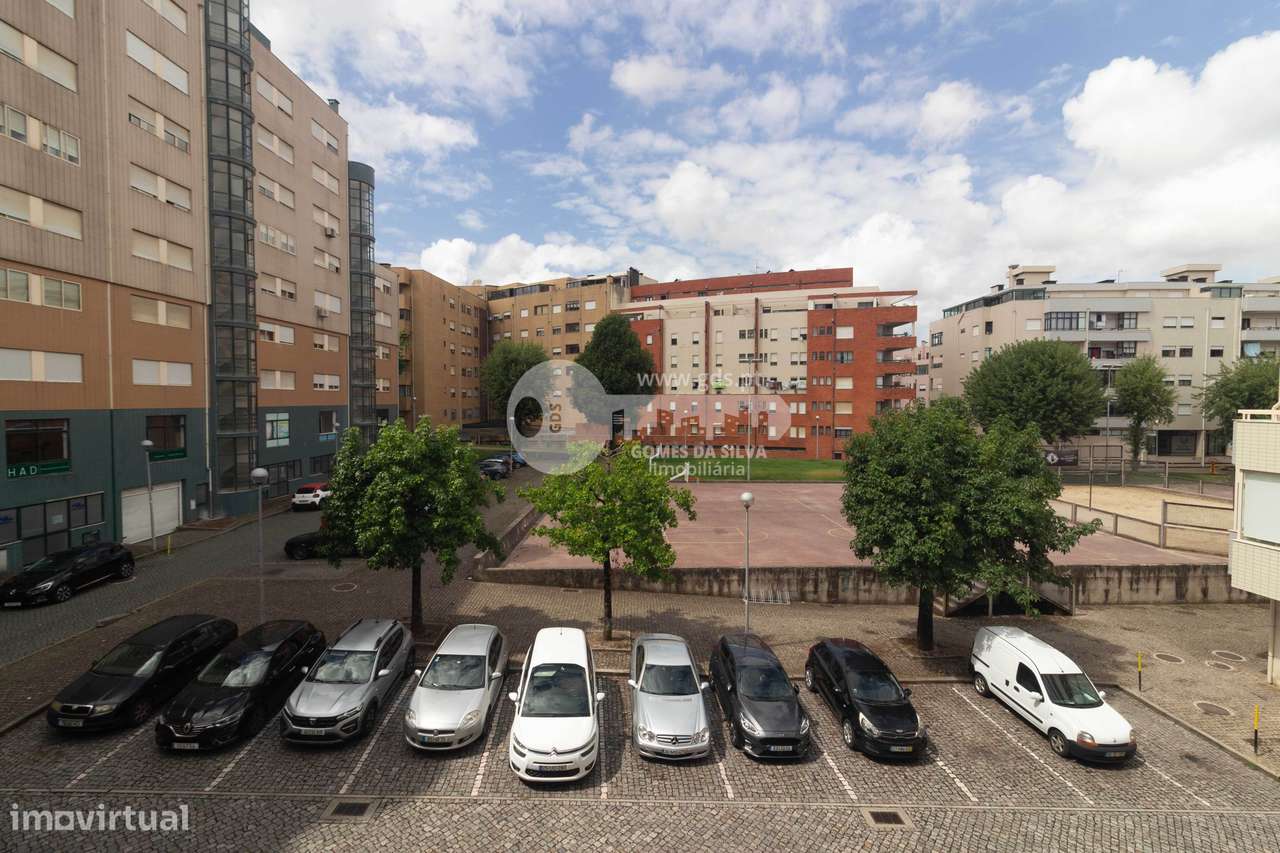 Apartamento T3 c/ lugar de garagem - Edifício do Galo-19