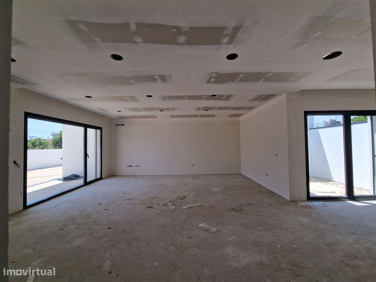 Moradia térrea T3 geminada por garagem-7