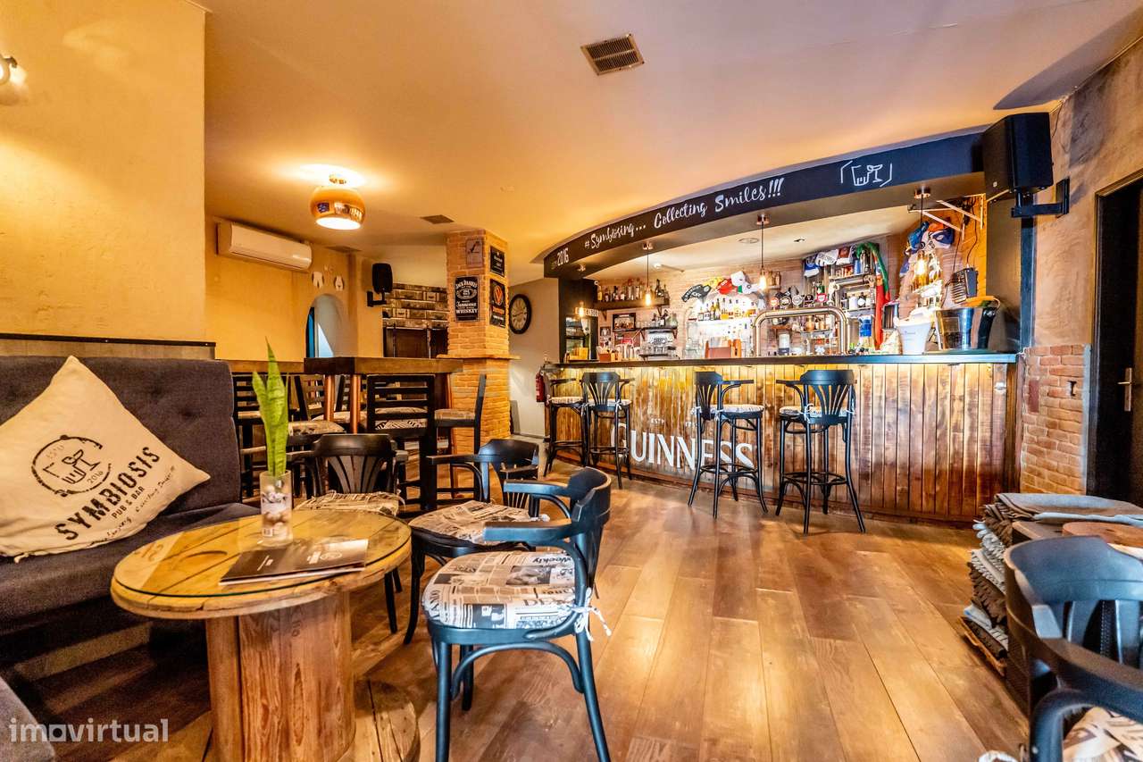 Venda de Bar “Symbiosis Pub & Bar” em funcionamento, a 400m da Praia e - Grande imagem: 3/42