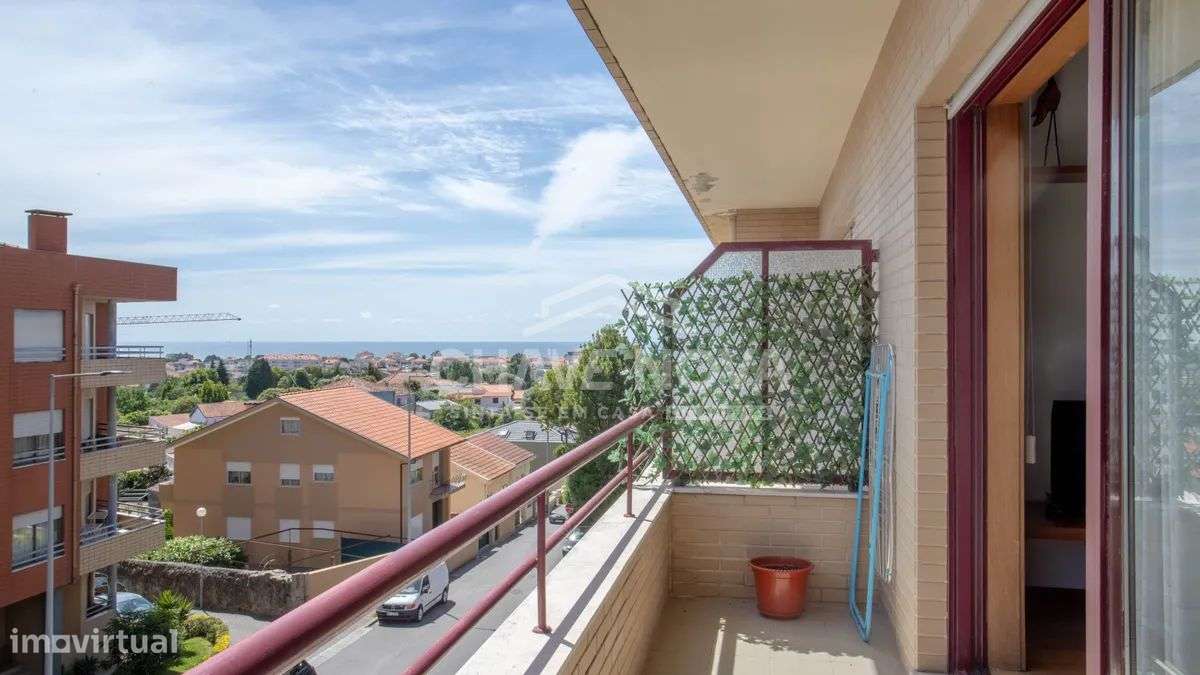 Apartamento T3 c/ Vistas Mar e Garagem Box em Canidelo-12