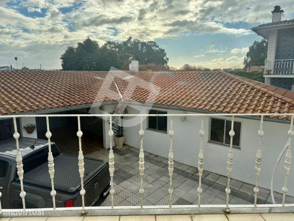 Moradia T4 Isolada c/ Jardim - Patela - S. Bernardo-16