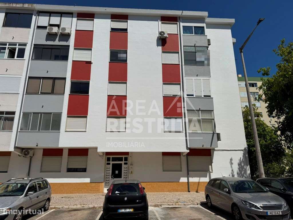 Apartamento T2 no Estádio da Medideira, Amora-26