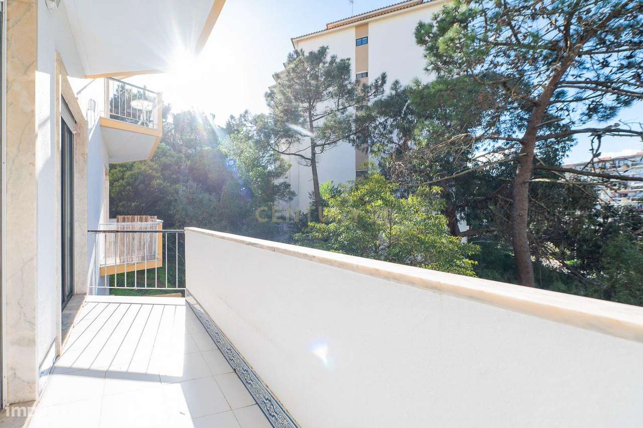 Excelente T2 Totalmente Remodelado | Monte Estoril-14