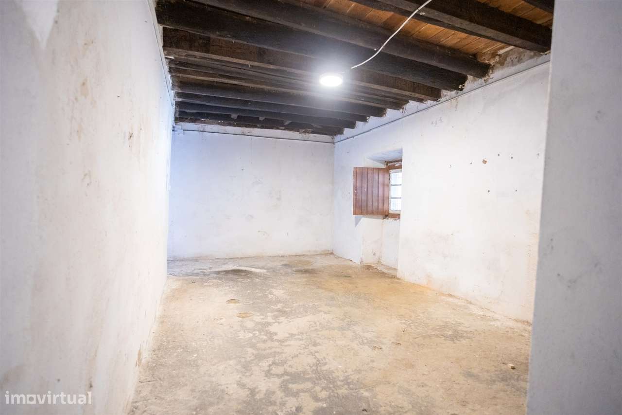 Moradia histórica T6 com piscina e anexo – centro de Salvaterra de Mag-44