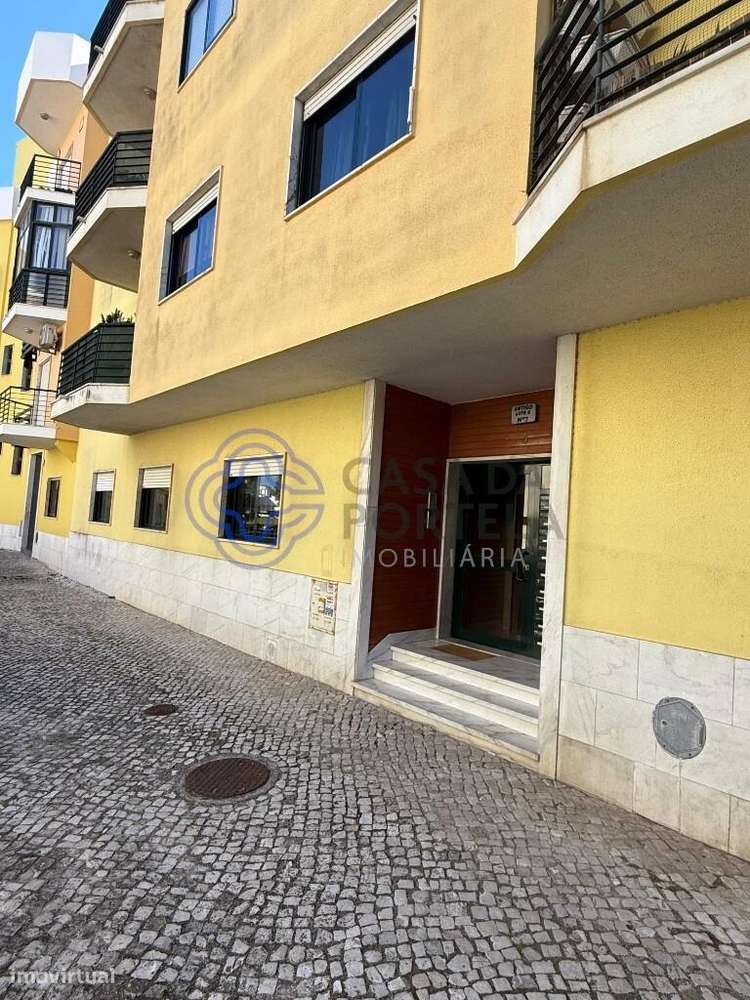 Amplo T3 com Suíte, Arrecadação e Parqueamento em Casais de Mem Martin - Grande imagem: 5/40