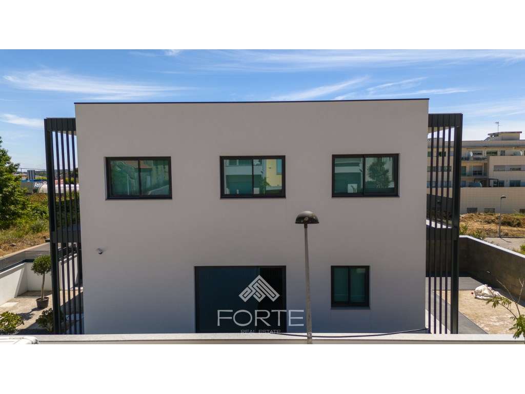 Moradia T3+1 NOVA - Centro Santa Maria da Feira-16