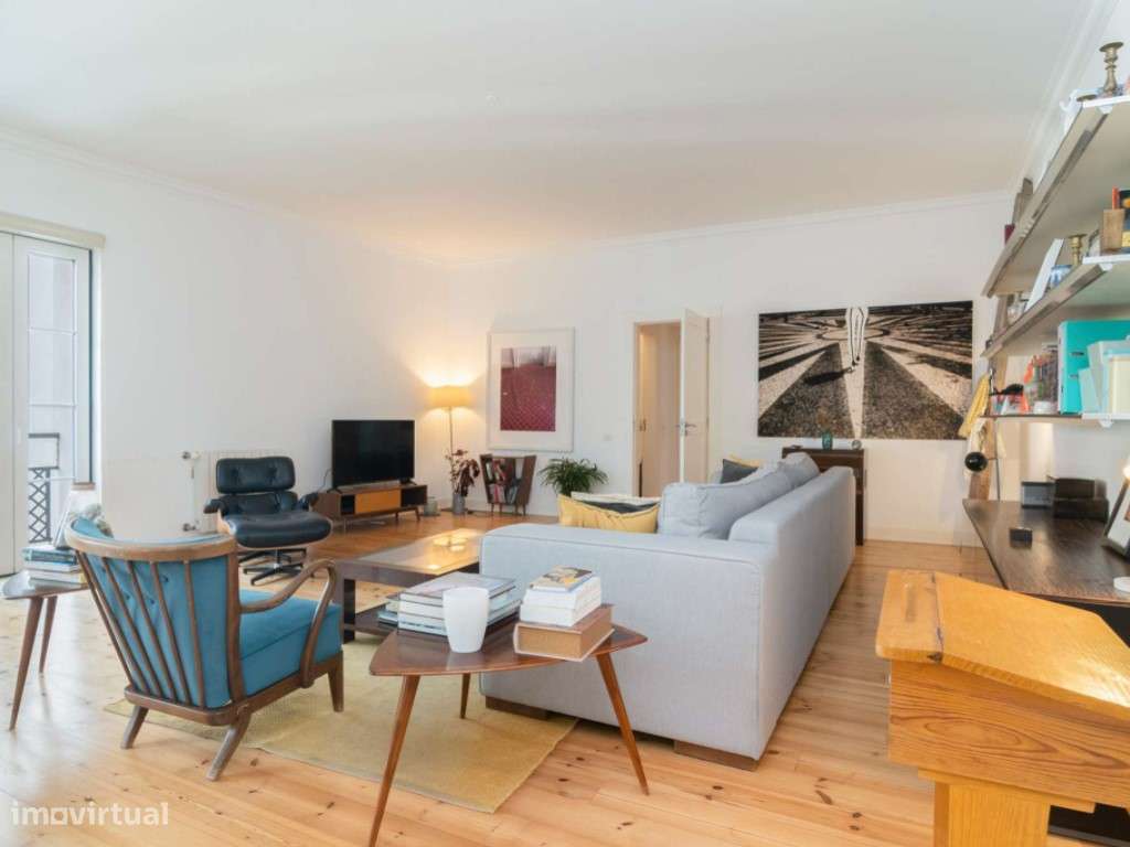 Apartamento T3 com garagem e arrecadação na Lapa - Grande imagem: 3/25