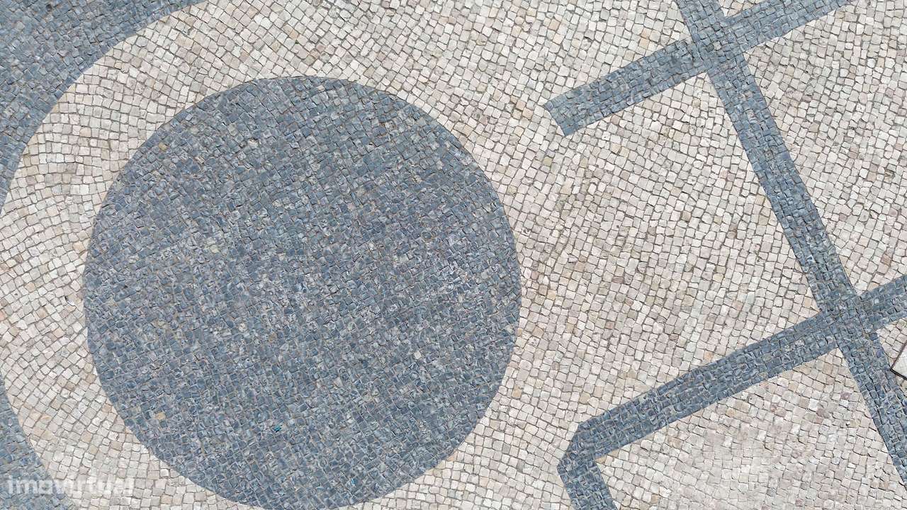 Prédio para recuperação na Zona histórica do Seixal, junto à zona ribe-9