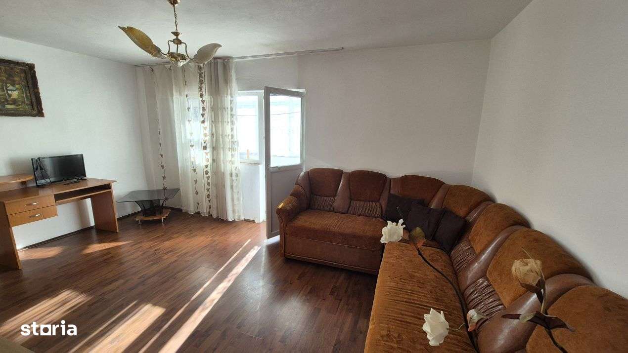 Vanzare apartament 3 camere, et. 2, in Rovinari, str. Plopilor-2