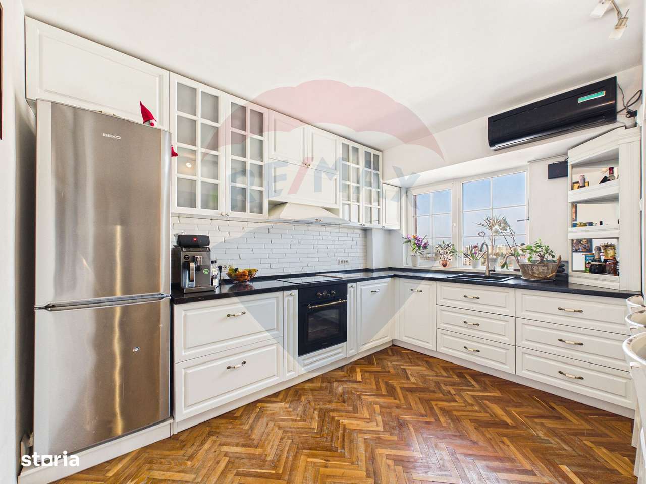 Apartament de 3 camere cu priveliste - zona Stefan Cel Mare