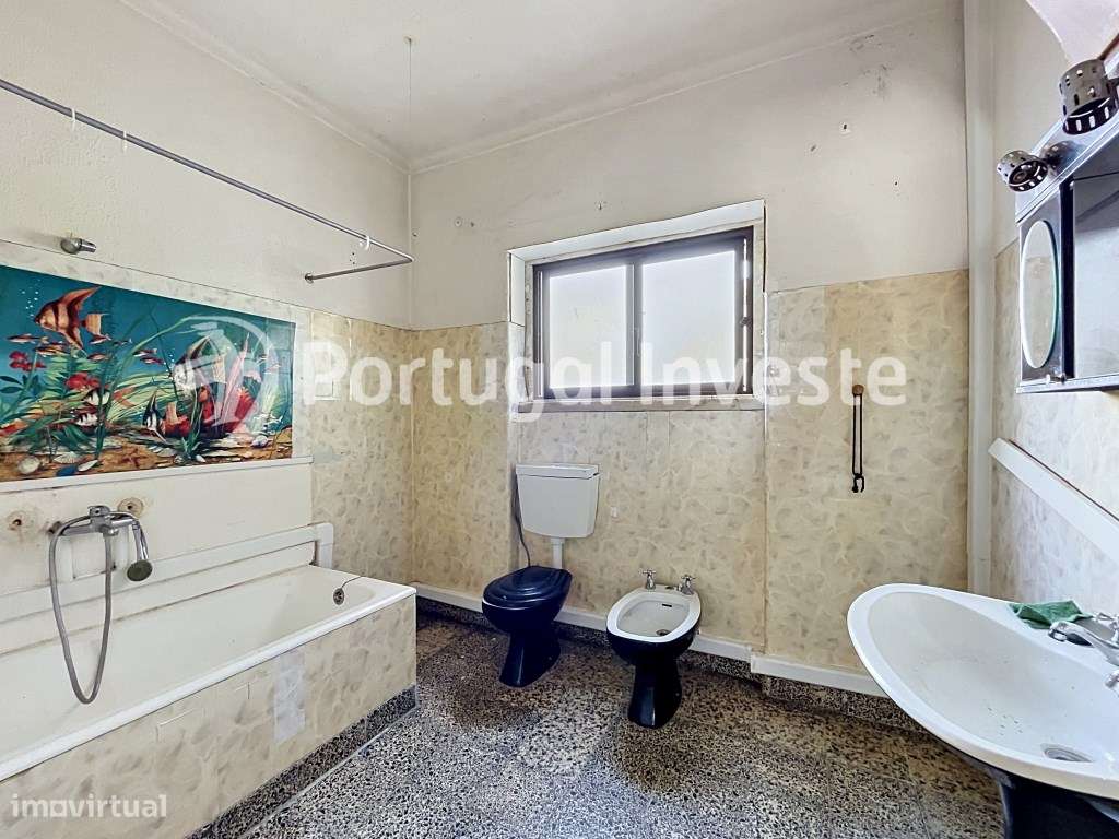 Apartamento de 5 assoalhadas na rua Capitão Leitão, Almada-27