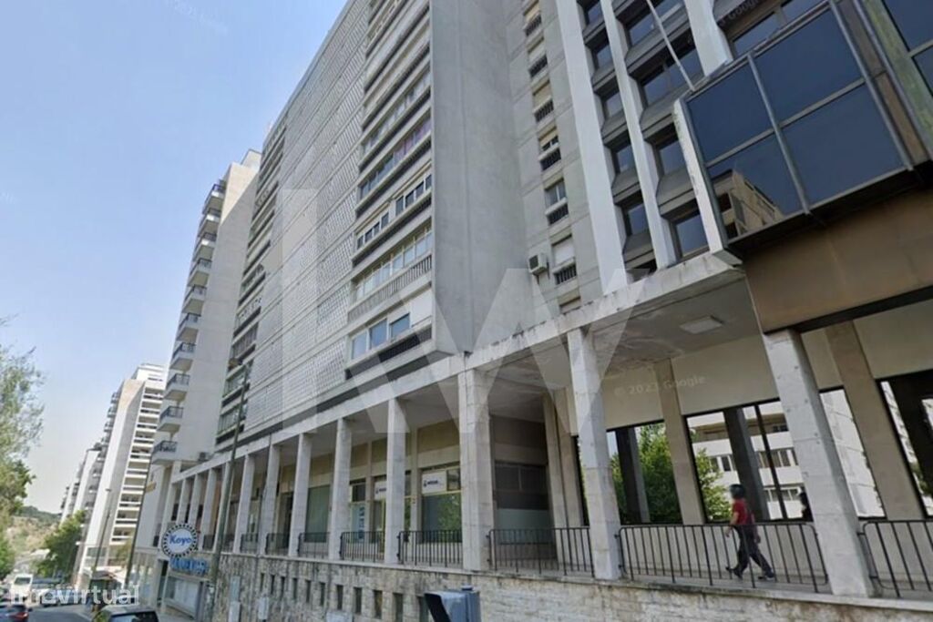 * Apartamento de Tipologia T4 em Alvalade * Recuperação Total * - Grande imagem: 1/49